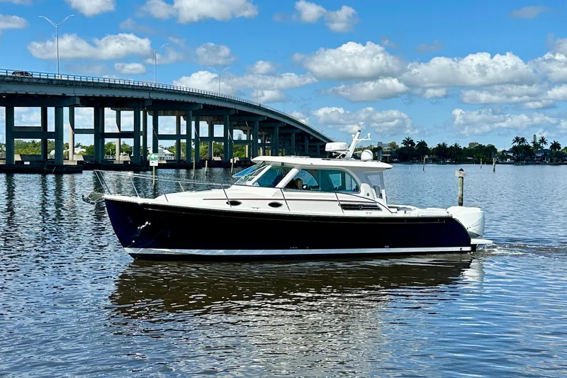 She's A Lady Yacht Photos Pics Back Cove 34 SHE'S A LADY - Exterior