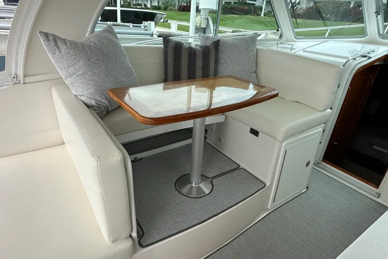 She's A Lady Yacht Photos Pics Back Cove 34 SHE'S A LADY - Helm Seating
