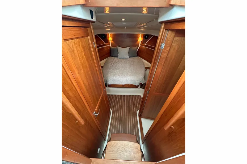 She's A Lady Yacht Photos Pics Back Cove 34 SHE'S A LADY - Interior