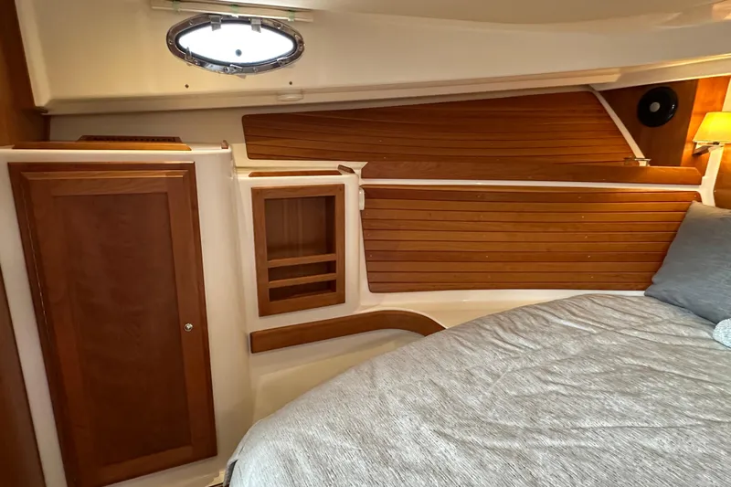She's A Lady Yacht Photos Pics Back Cove 34 SHE'S A LADY - Interior