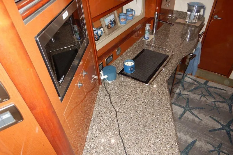  Yacht Photos Pics Luxurious 2008 Sea Ray 40 Sundancer yacht kitchen with granite countertops and modern appliances.