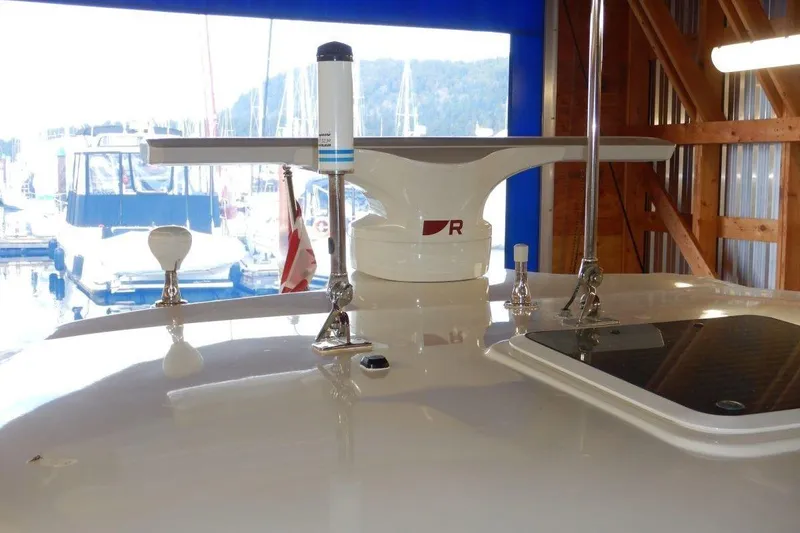  Yacht Photos Pics Rooftop view of 2008 Sea Ray 40 Sundancer with radar and antennas in a marina.