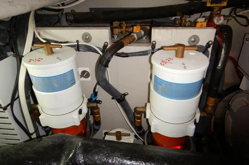  Yacht Photos Pics Engine room of 2008 Sea Ray 40 Sundancer with dual fuel filters.