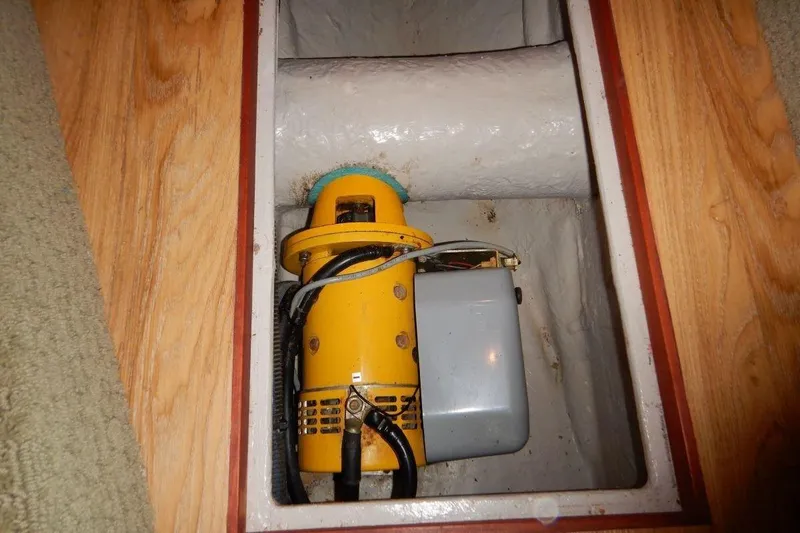  Yacht Photos Pics Bilge pump system in 2008 Sea Ray 40 Sundancer boat.