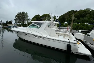 Tiara Yachts 3500 Express