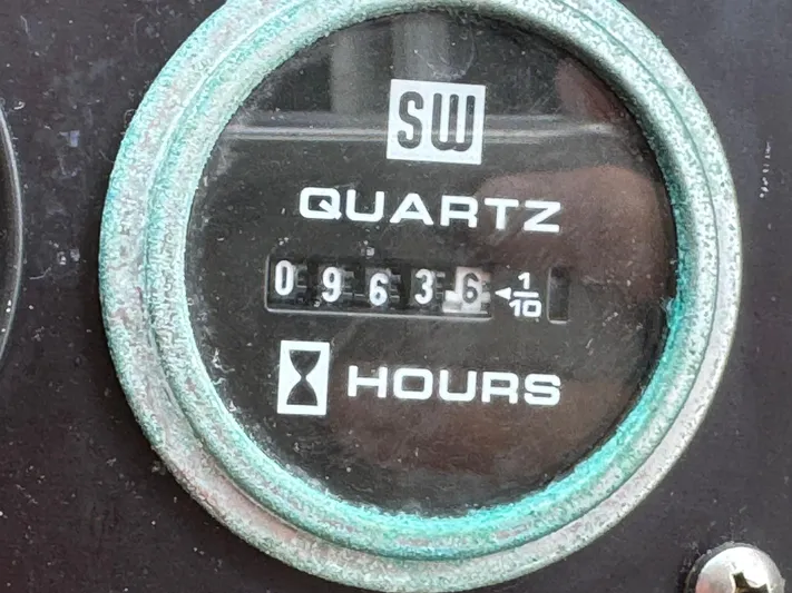 Vixen Yacht Photos Pics Hour meter on a 2002 Tiara Yachts 3500 Express showing 963.6 hours.