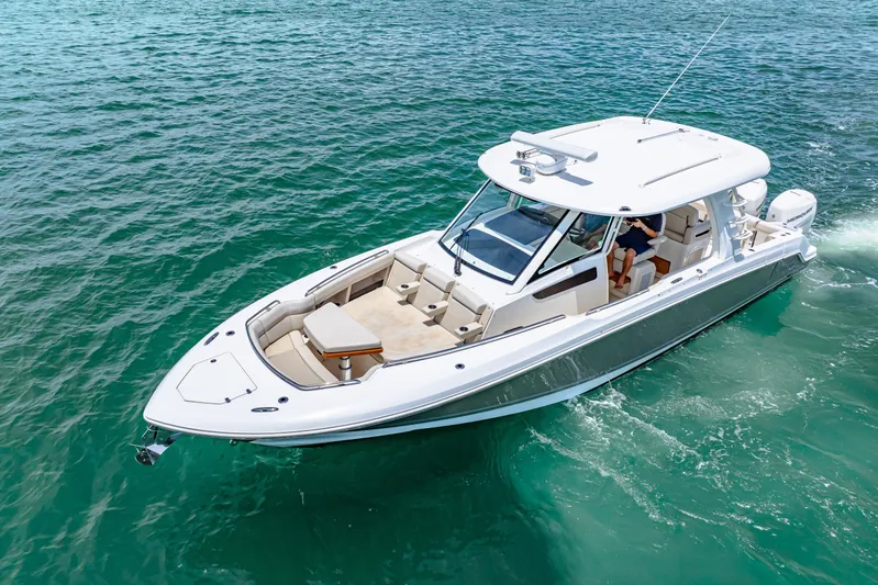 Our Trade Yacht Photos Pics 2019 Boston Whaler 350 Realm Profile Photo