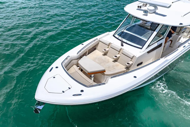 Our Trade Yacht Photos Pics 2019 Boston Whaler 350 Realm Profile Photo