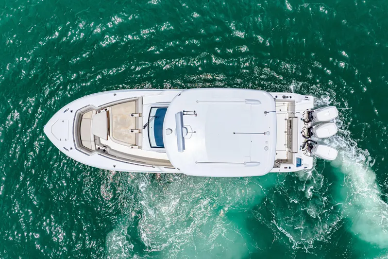 Our Trade Yacht Photos Pics 2019 Boston Whaler 350 Realm Profile Photo