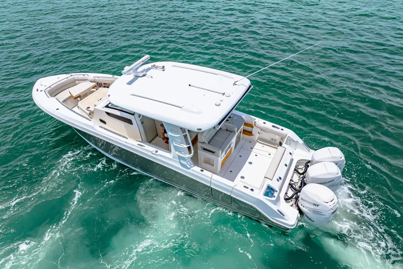 Our Trade Yacht Photos Pics 2019 Boston Whaler 350 Realm Profile Photo
