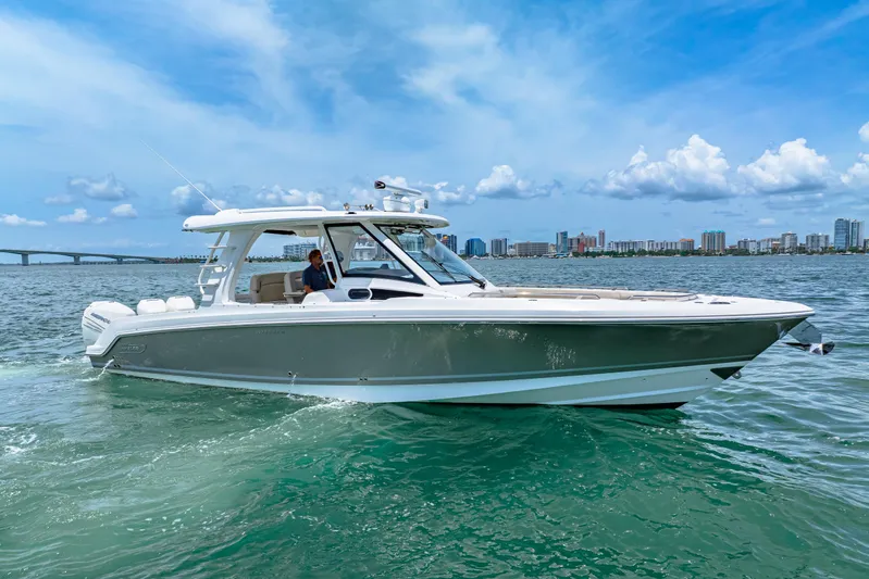 Our Trade Yacht Photos Pics 2019 Boston Whaler 350 Realm Profile Photo
