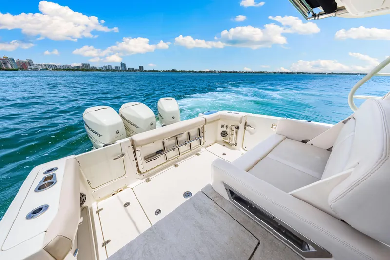 Our Trade Yacht Photos Pics 2019 Boston Whaler 350 Realm Cockpit