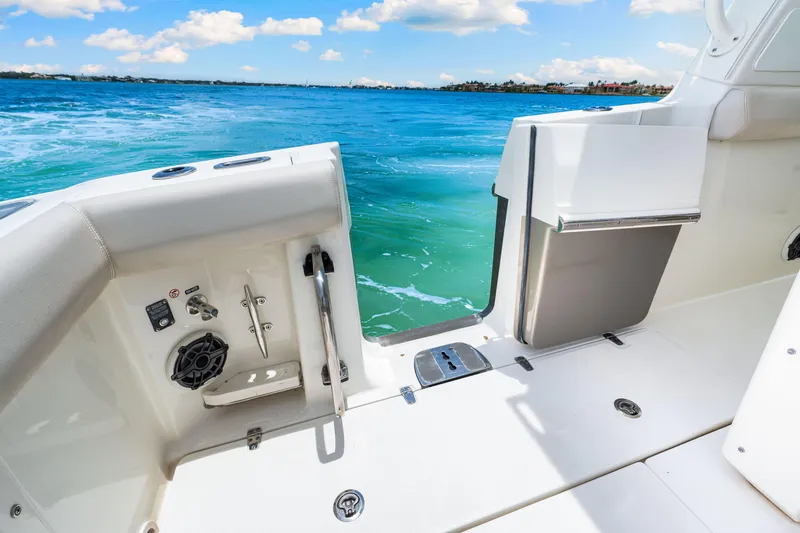 Our Trade Yacht Photos Pics 2019 Boston Whaler 350 Realm Dive Door