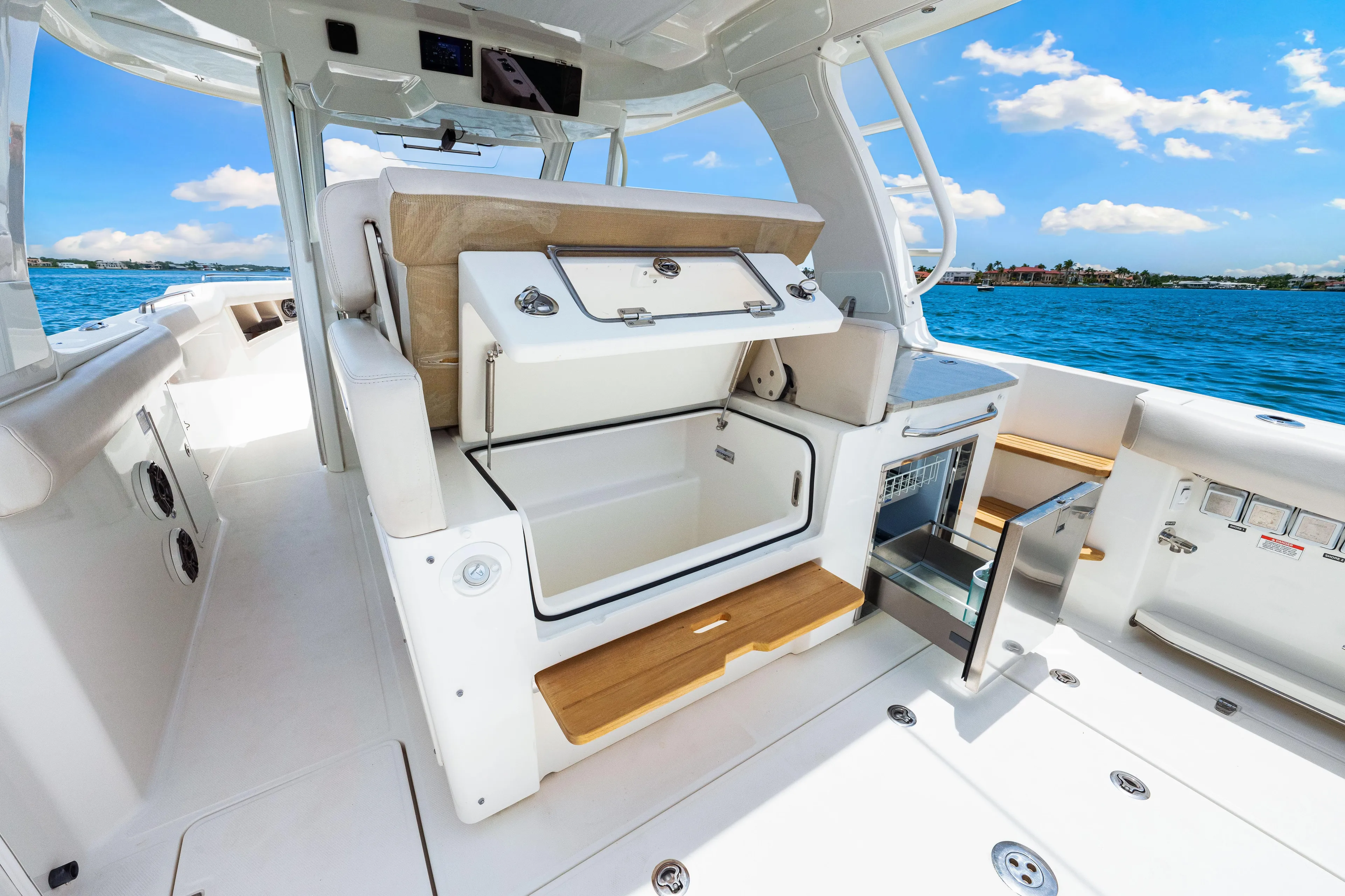 Our Trade Yacht Photos Pics 2019 Boston Whaler 350 Realm Storage