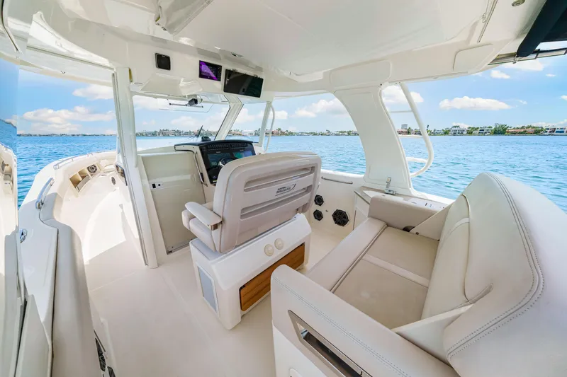 Our Trade Yacht Photos Pics 2019 Boston Whaler 350 Realm Double Helm