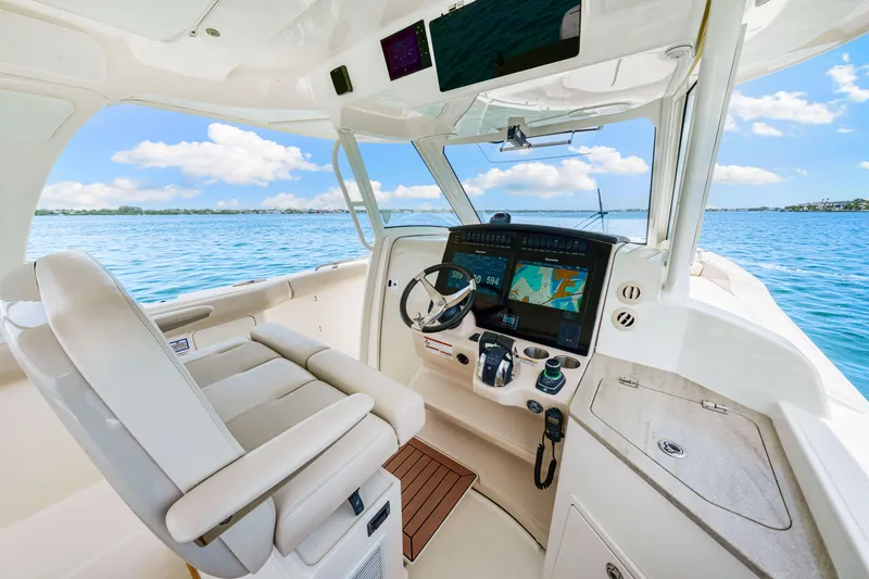 Our Trade Yacht Photos Pics 2019 Boston Whaler 350 Realm Helm