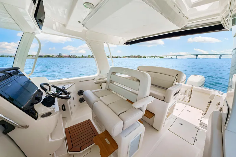 Our Trade Yacht Photos Pics 2019 Boston Whaler 350 Realm Helm