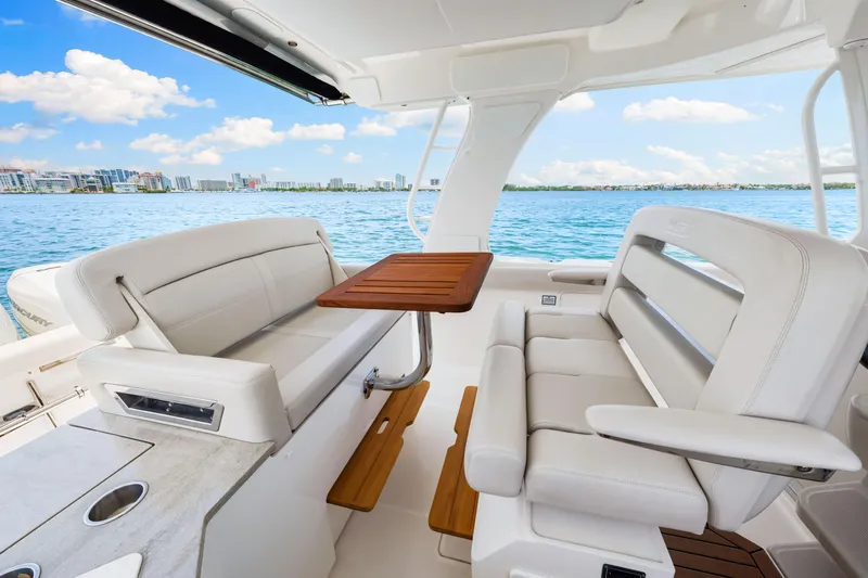 Our Trade Yacht Photos Pics 2019 Boston Whaler 350 Realm Seating