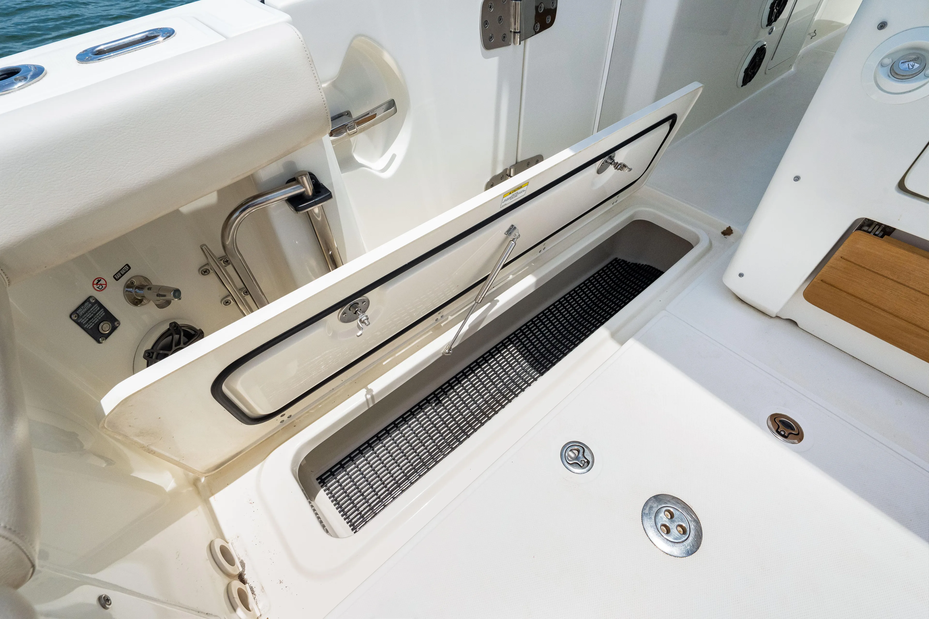 Our Trade Yacht Photos Pics 2019 Boston Whaler 350 Realm Storage