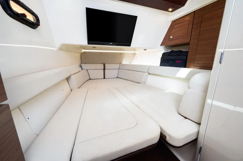 Our Trade Yacht Photos Pics 2019 Boston Whaler 350 Realm Cabin