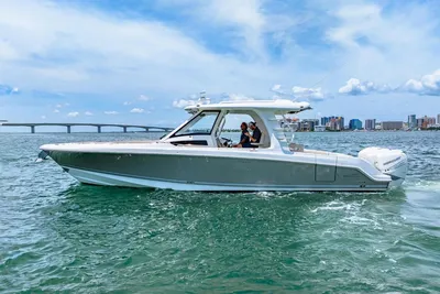 Boston Whaler 350 Realm