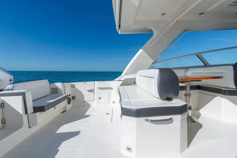  Yacht Photos Pics 2024 World Cat 400 DC-X boat interior with luxurious seating and ocean view.