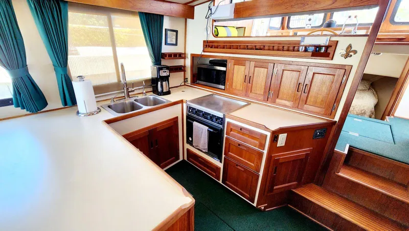 Easy Wind Yacht Photos Pics 