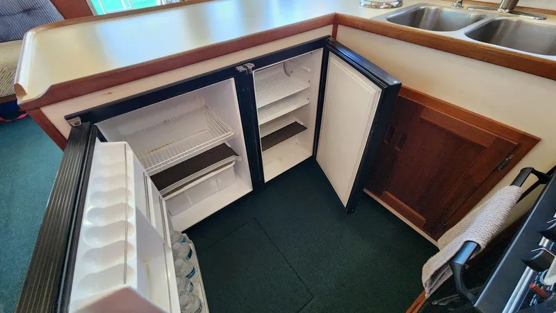 Easy Wind Yacht Photos Pics 