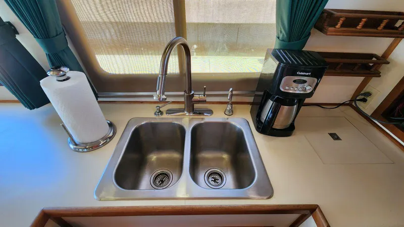 Easy Wind Yacht Photos Pics 