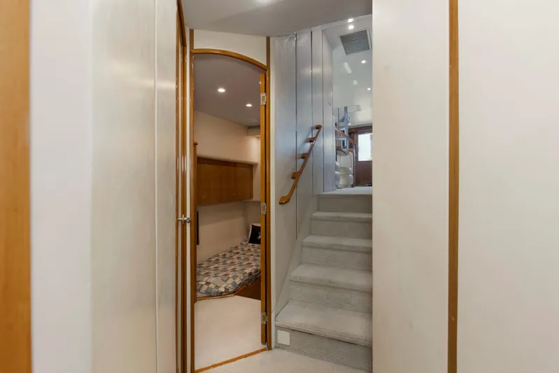 Reel Blues Yacht Photos Pics 2007 64 Viking Enclosed Bridge Reel Blues Hallway