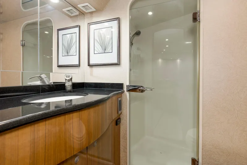 Reel Blues Yacht Photos Pics 2007 64 Viking Enclosed Bridge Reel Blues Primary Head