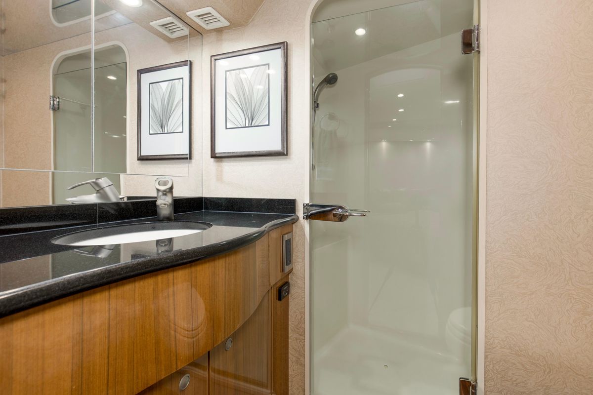 2007 Viking 64 