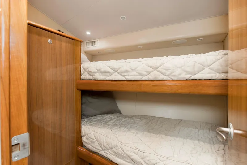 Reel Blues Yacht Photos Pics 2007 64 Viking Enclosed Bridge Reel Blues Forward Starboard Stateroom