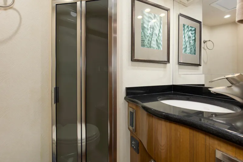 Reel Blues Yacht Photos Pics 2007 64 Viking Enclosed Bridge Reel Blues Rear Starboard Stateroom Head