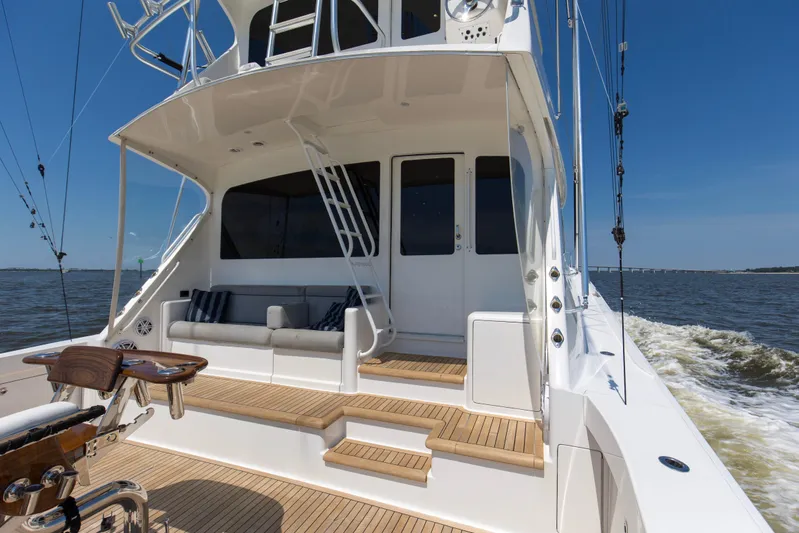 Reel Blues Yacht Photos Pics 2007 64 Viking Enclosed Bridge Reel Blues Rear Deck