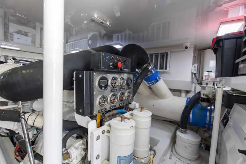 Reel Blues Yacht Photos Pics 2007 64 Viking Enclosed Bridge Reel Blues Engine Room