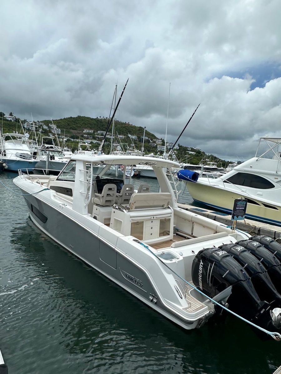 2015 Boston Whaler 42 