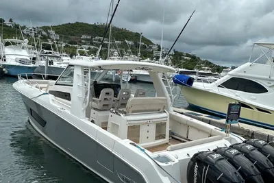 Boston Whaler 420 Outrage