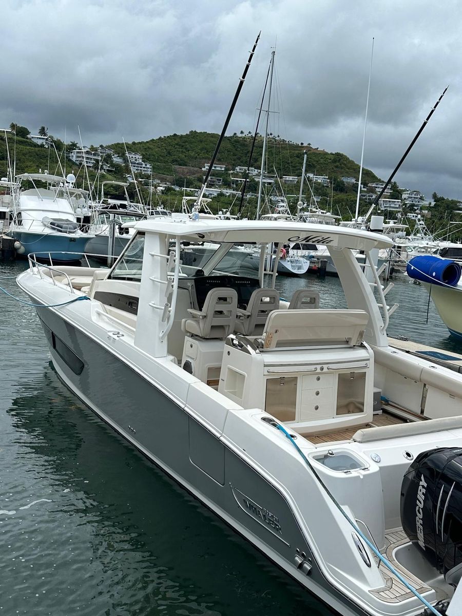 2015 Boston Whaler 42 