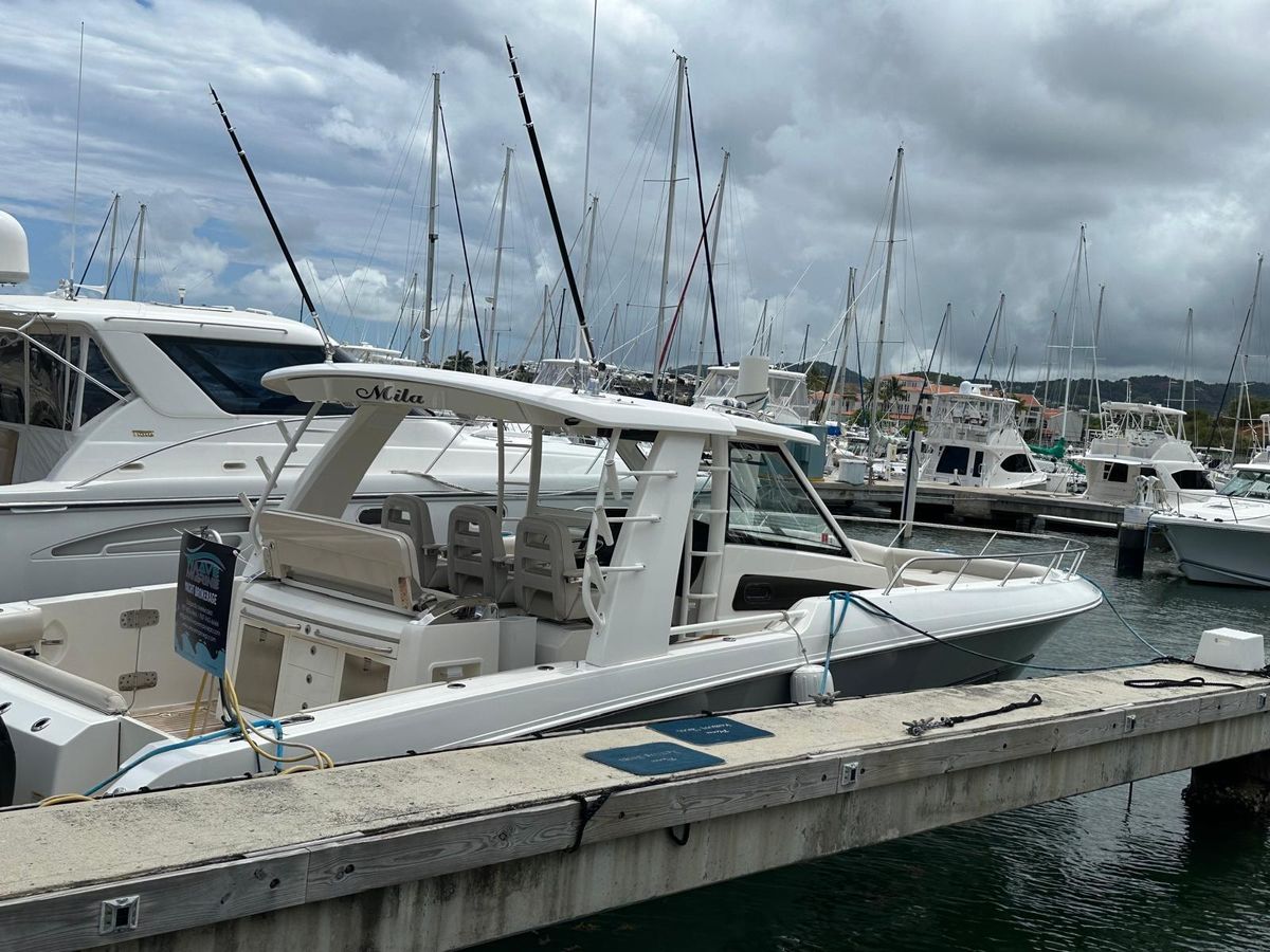 2015 Boston Whaler 42 