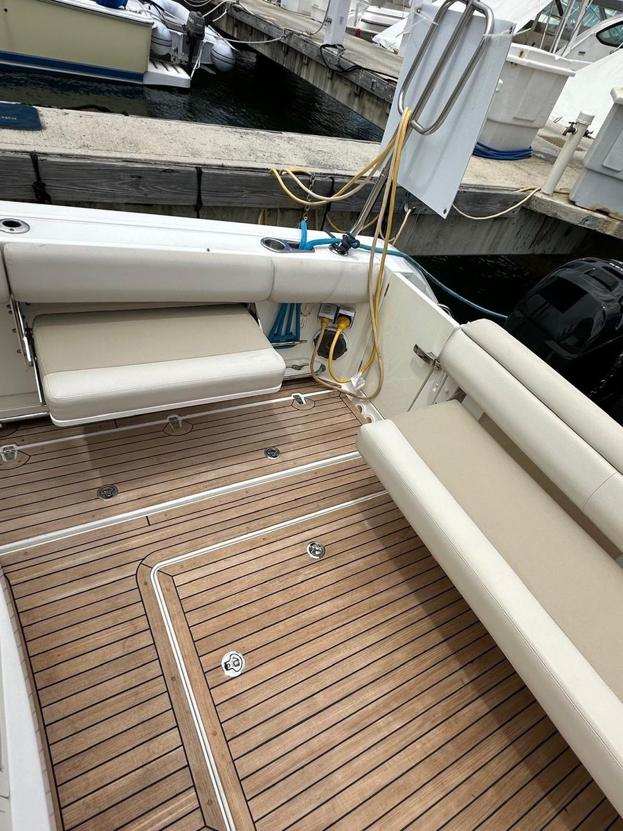 2015 Boston Whaler 42 