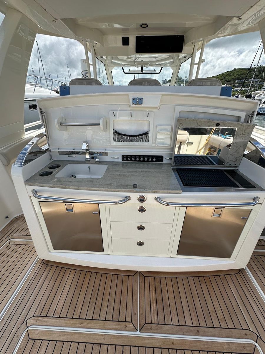2015 Boston Whaler 42 
