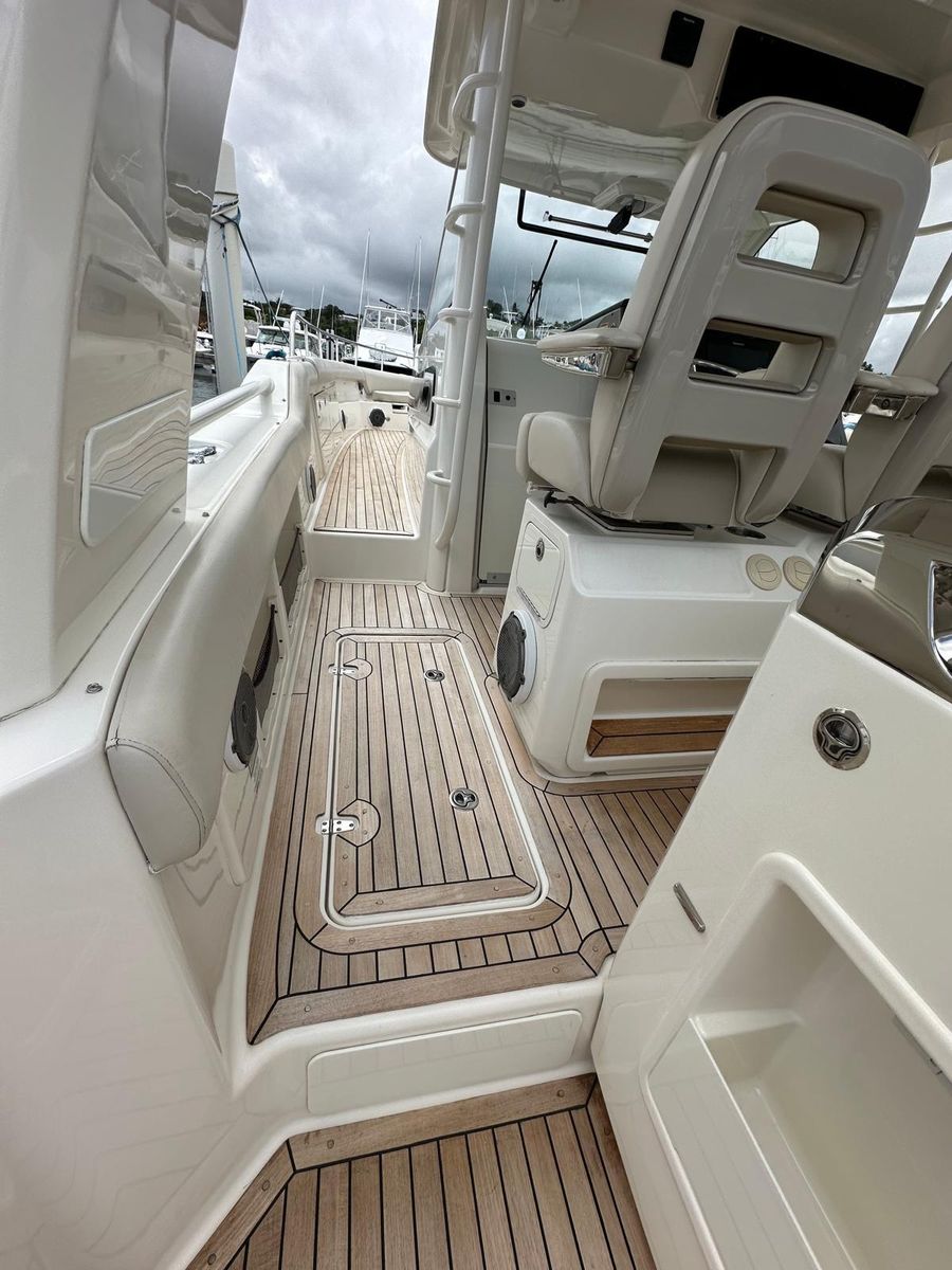 2015 Boston Whaler 42 