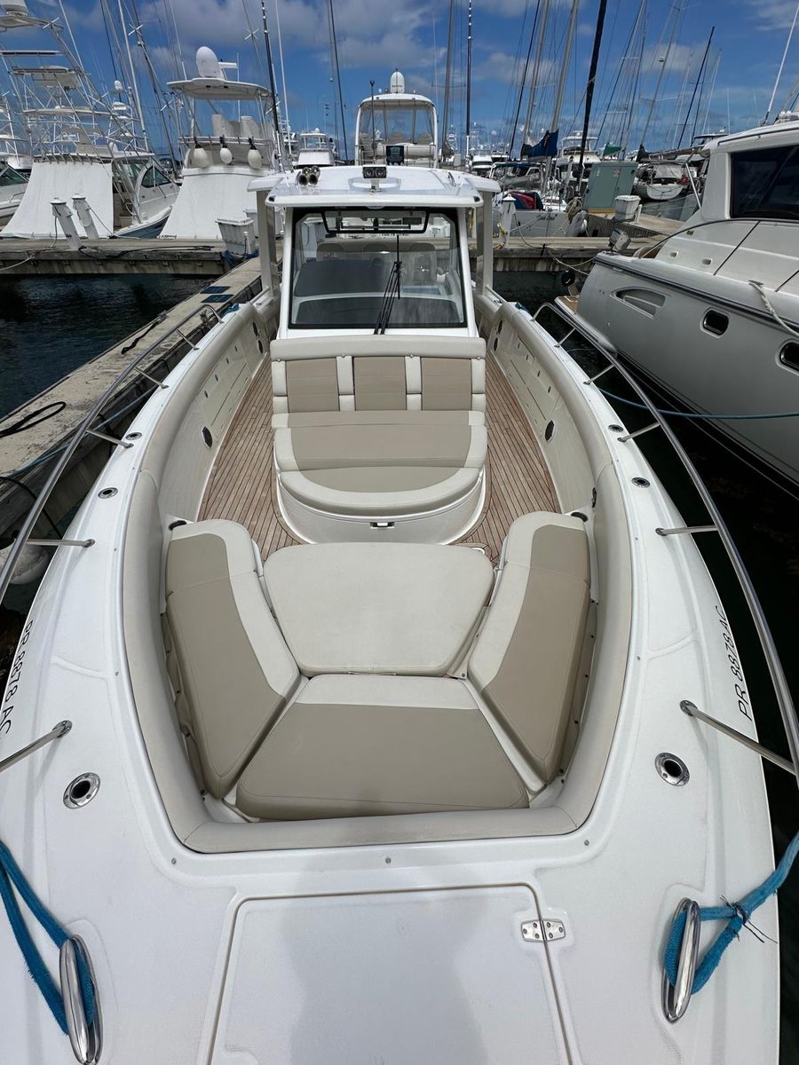 2015 Boston Whaler 42 