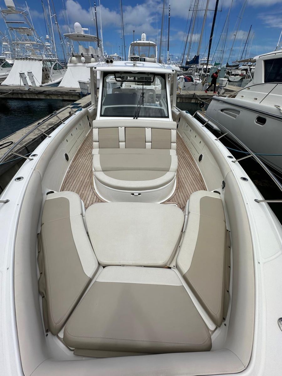 2015 Boston Whaler 42 