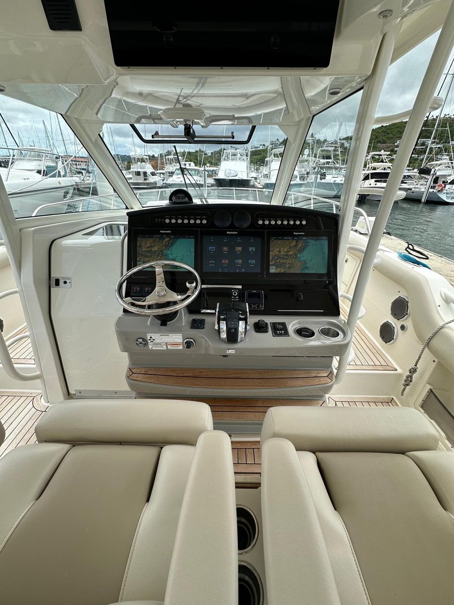2015 Boston Whaler 42 