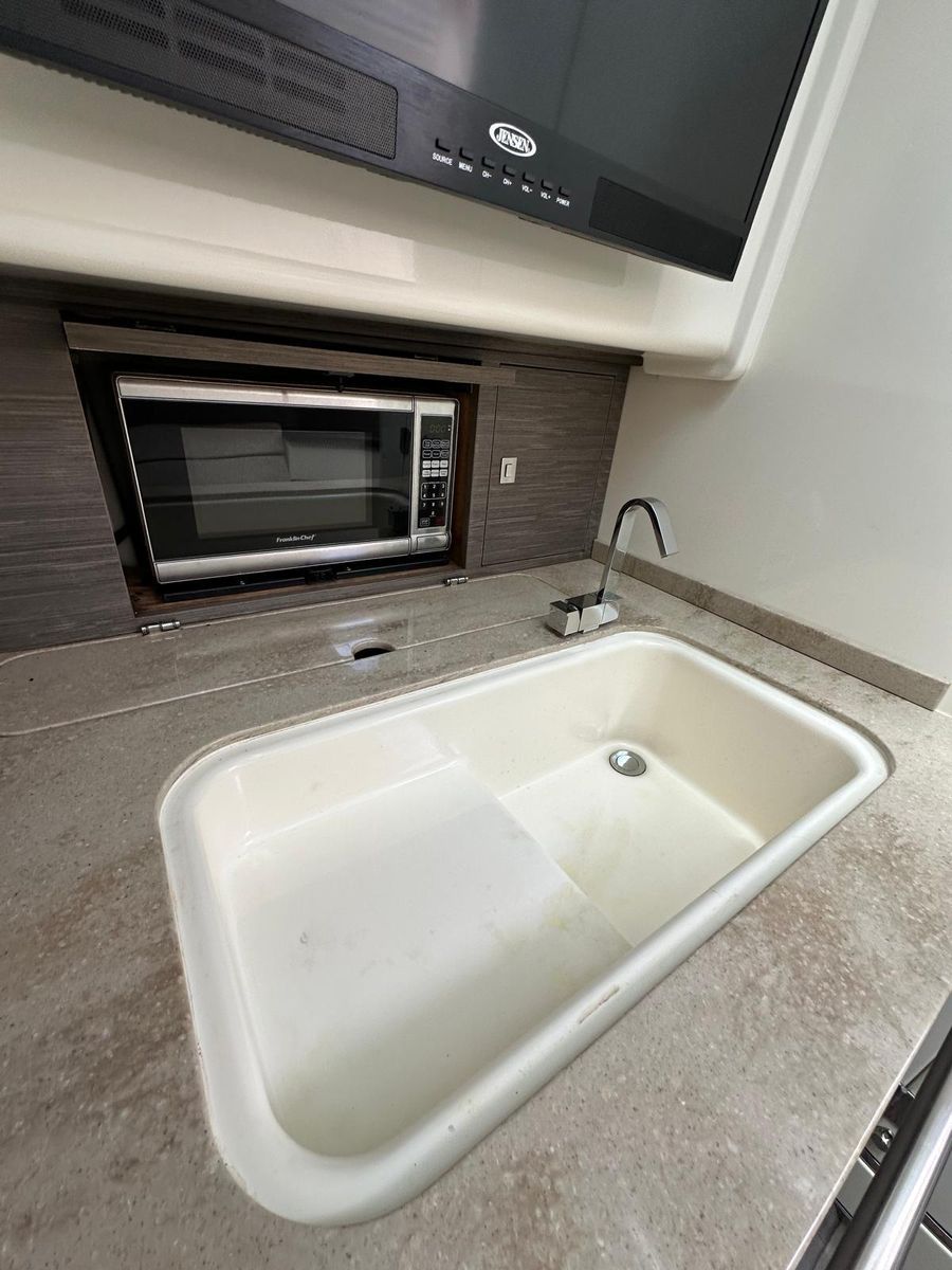 2015 Boston Whaler 42 