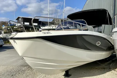 2023 Quicksilver Activ 755 Sundeck