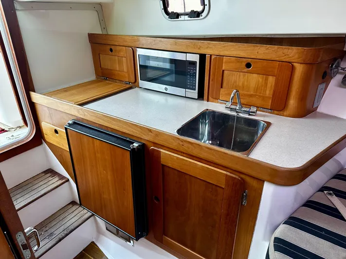 Marquis Yacht Photos Pics 