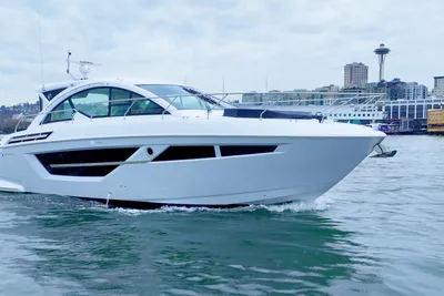 Cruisers Yachts 50 Cantius